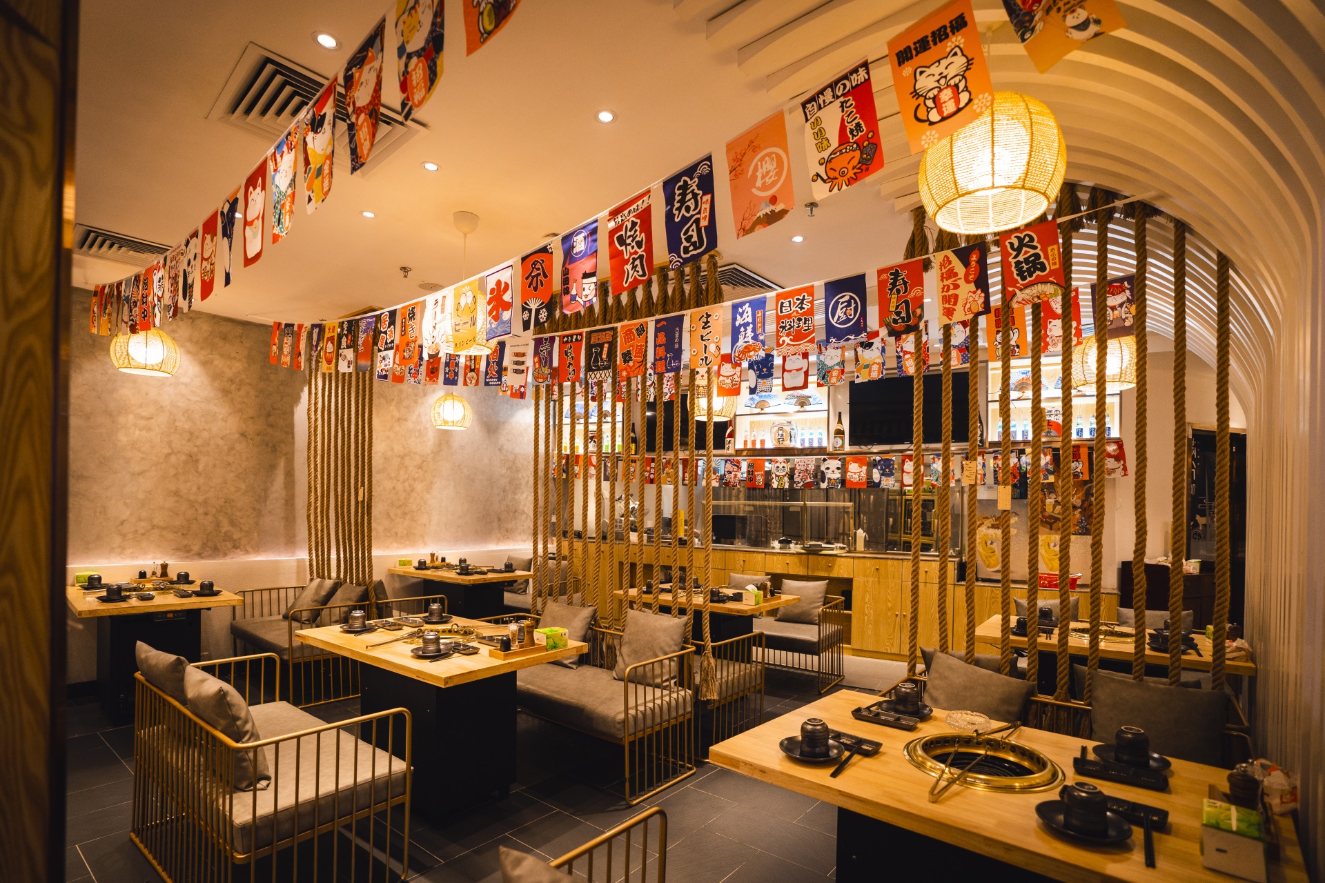 武汉如何通过深圳餐饮空间设计来确定餐厅的装修风格？